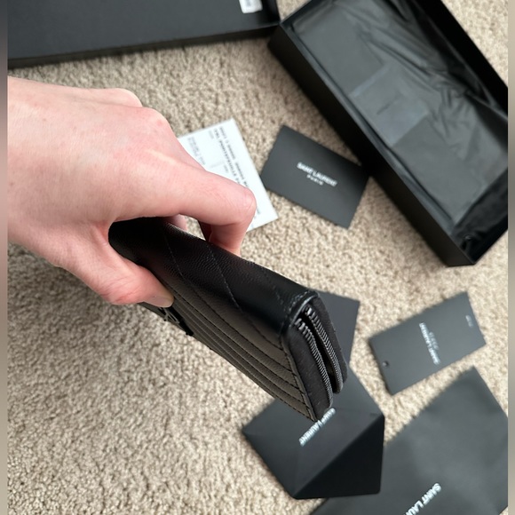 YSL SAINT LAURENT monogram zip around wallet. - Picture 6 of 9